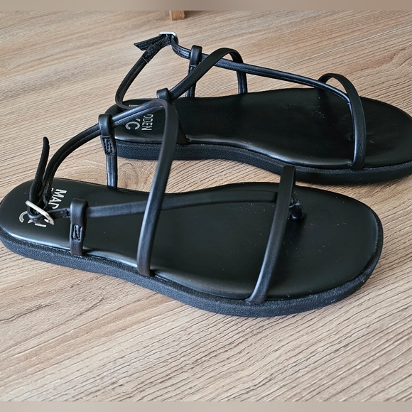 Madden NYC Black Sandals Size 6 - Picture 3 of 5